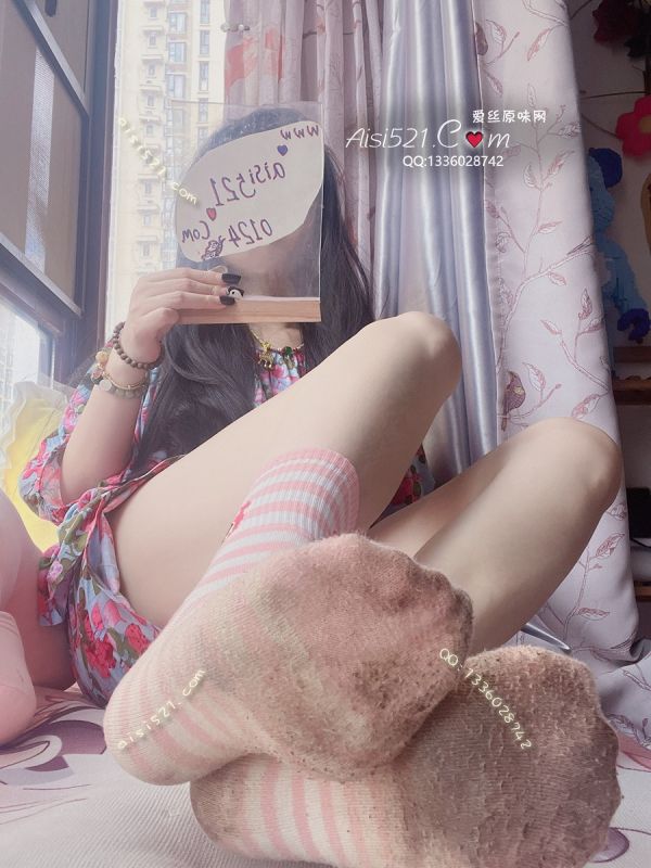 原味丝袜|袜类,臭棉袜,臭棉袜脚底脚泥都穿出黑球球啦，遗传汗脚臭丫热到爆炸，汁酸味浓超有成就感