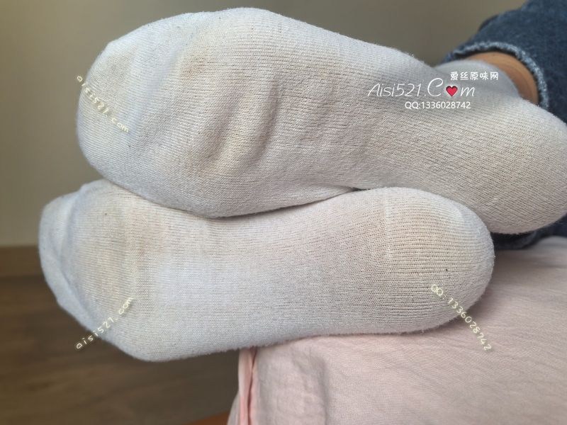 假期爬山逛街超级重口恶臭袜，脚底还是湿的，新鲜出炉味道刺鼻，打卡包装绝对辣眼！原味丝袜|袜类臭棉袜