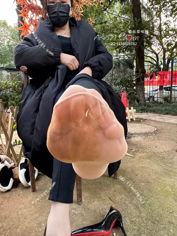 职场魅力(此活动2双起订，免费拍图)服装店女老板，短肉丝足尖透明、气质御姐，脚极其的臭不是一般的，收购时熏的我带口罩，数一数二的大臭脚，汗脚，恶臭加酸臭！原味丝袜|袜类臭短丝袜