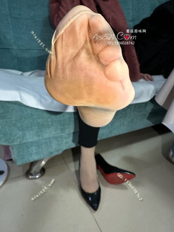 职场魅力(此活动2双起订，免费拍图)服装店女老板，短肉丝超薄足尖透明，味很浓重酸臭重口，不是一般的臭，属于大汗脚类型，适合重口原味丝袜|袜类臭短丝袜