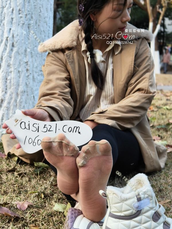肉丝短袜在冬季在南方在大靴子里捂汗庞臭酸爽正宗的味道我自己都上头了!每天直播走播三个小时户外，脱了鞋子让这无法安放的臭脚凉快一下下!狗子们赶紧下单，这个冬天极品圣品看哪个狗子有福气。真空包装运输。原味丝袜|袜类臭短丝袜