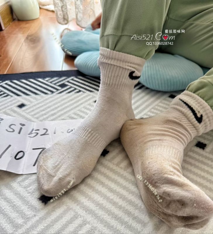 “”巨恶臭‘’耐克！白棉袜，穿得变色起球球发黄严重，恶臭极致、重口味拍原味丝袜|袜类臭棉袜