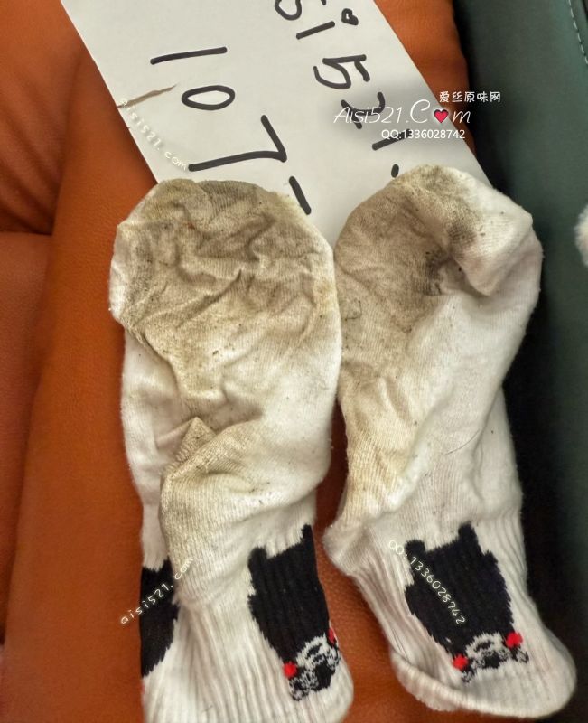 “万恶臭”白色熊本熊袜子、满满汗臭味儿扑面而来…摸一下手上都会沾染臭袜子的味道～原味丝袜|袜类臭棉袜