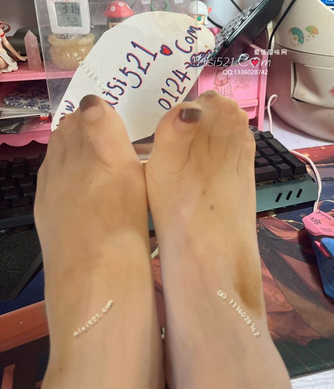 撕开保鲜膜，混合着汗臭脚气和鞋臭的味道，湿漉漉的丝丝脚底，原滋原味几秒钟让你怂下去！原味丝袜|袜类臭连裤袜